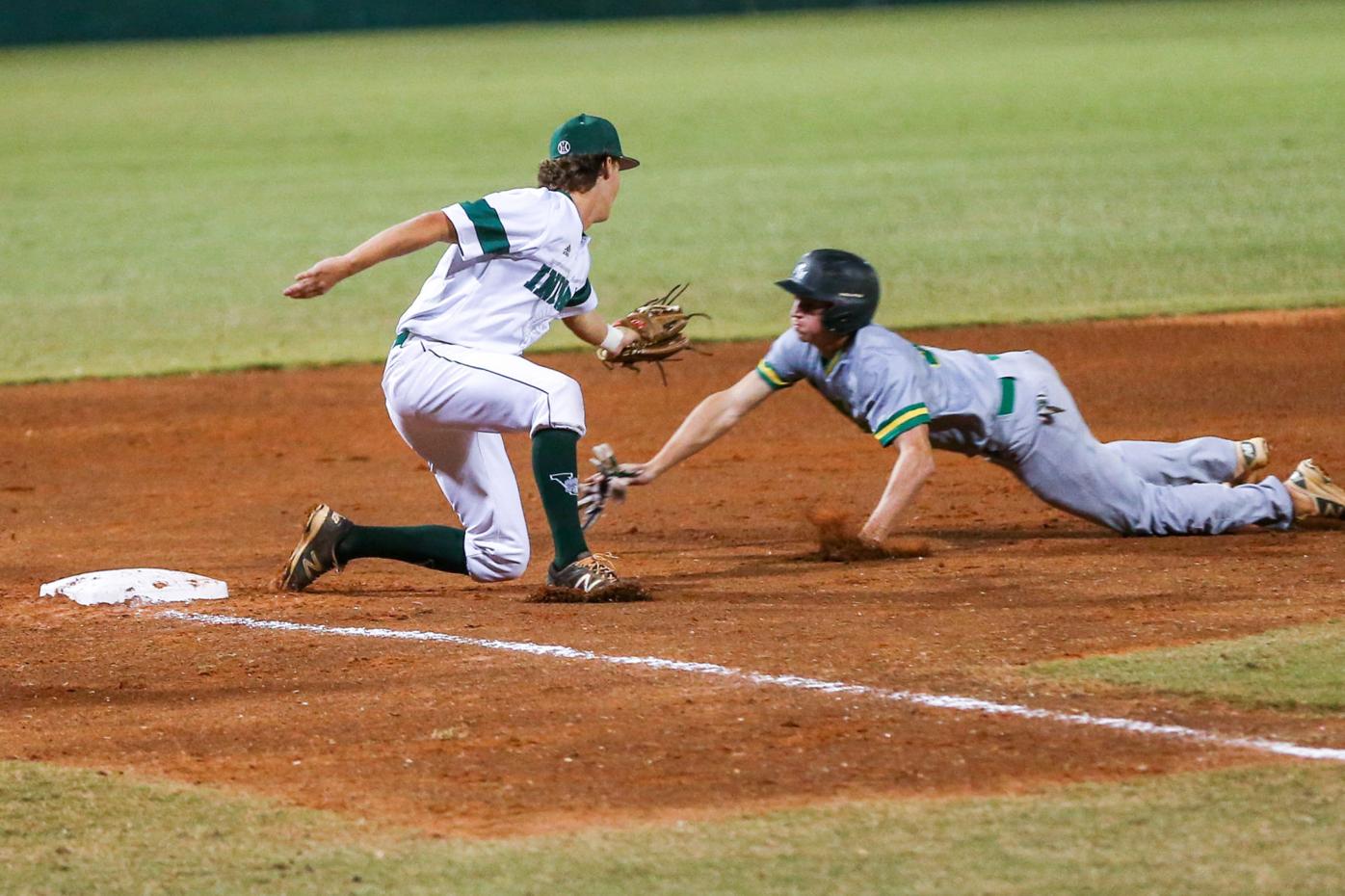 Venice baseball earns hardfought district win Area Preps