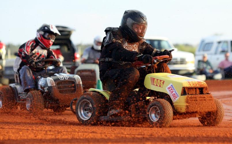 Mower Rodeo Mower racers sling mud in wild race No. 2 | Newsarchives | yoursun.com