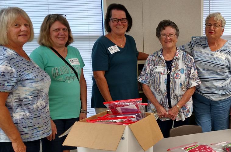 Rotonda Elks, Quilting Club members teach kids to sew The Daily Sun