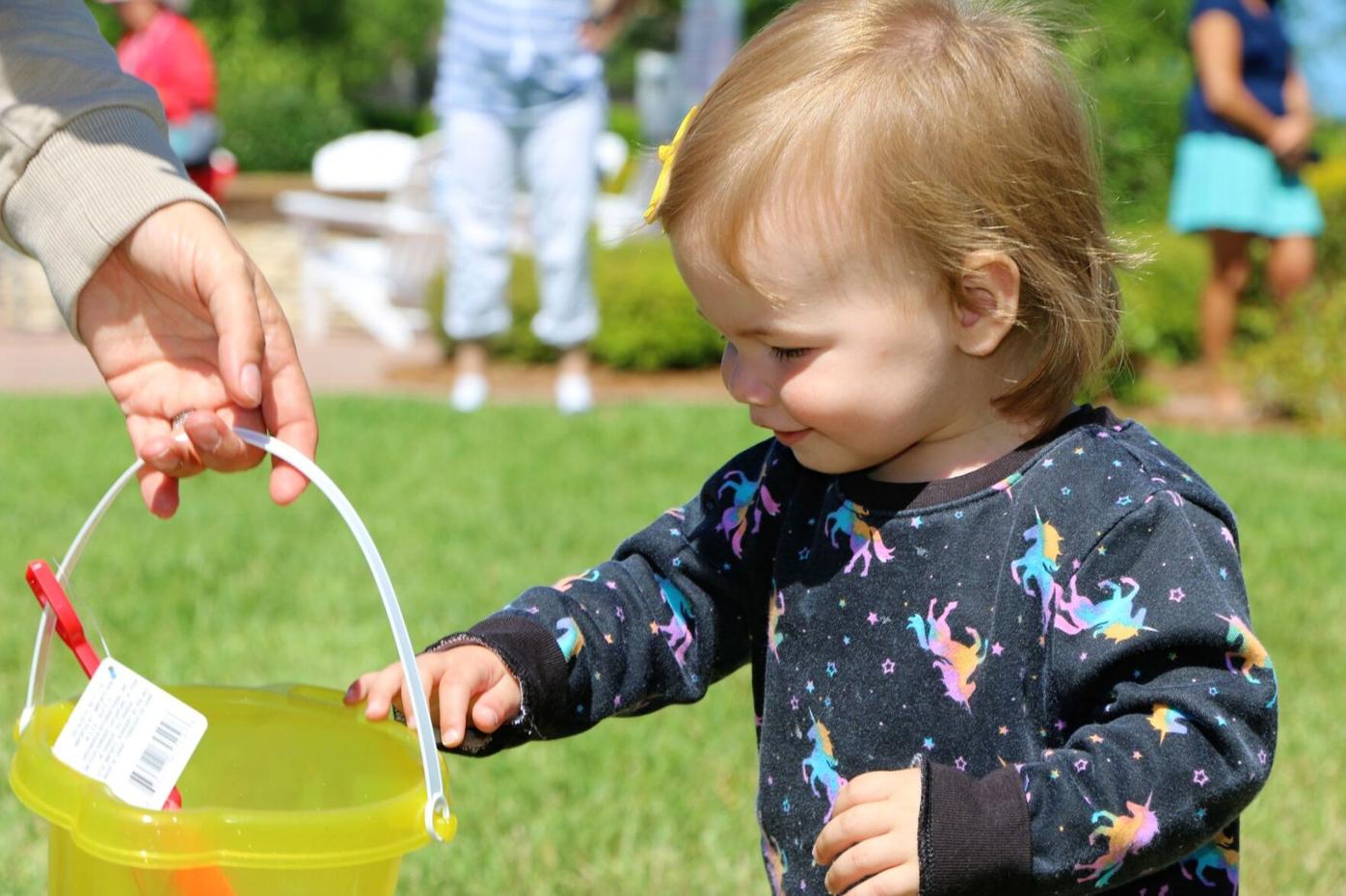 Islandwalk Hosts Annual Egg Hunt Venice Gondolier Sun Yoursun Com