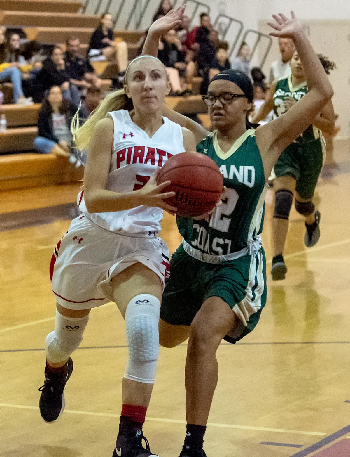 Pirates Pound Gators 41 24 To Progress To District Semis Area