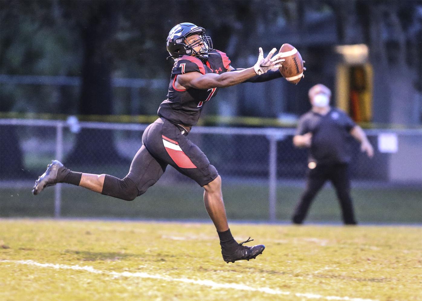 Pirates Conquer Desoto County 56 12 Sun Preps Yoursun Com