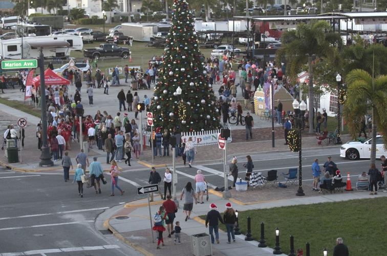 Punta Gorda lights the night! Holiday cheer for downtown celebration