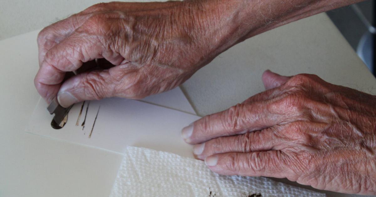 Pencilling Using A Razor Creating art with a razor blade | | yoursun.com