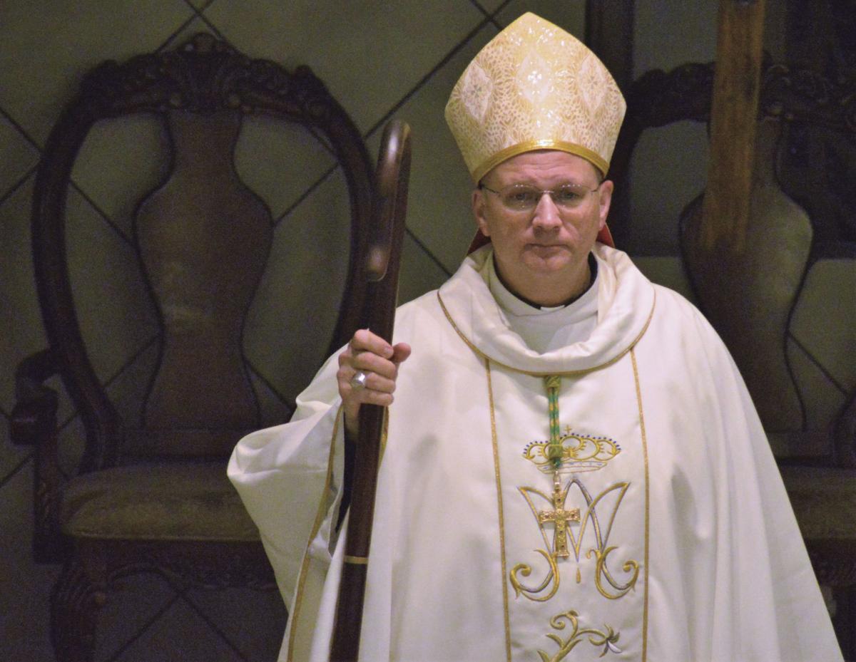 El Obispo de la Diócesis de Tucson, Edward Weisenburger