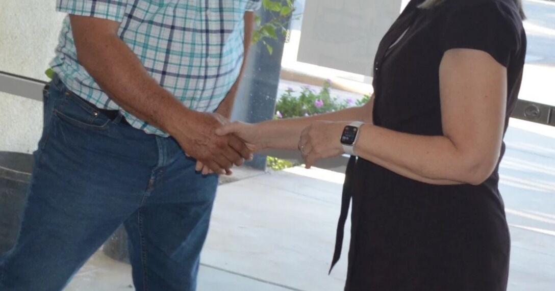 Governor tours Yuma Agricultural Center