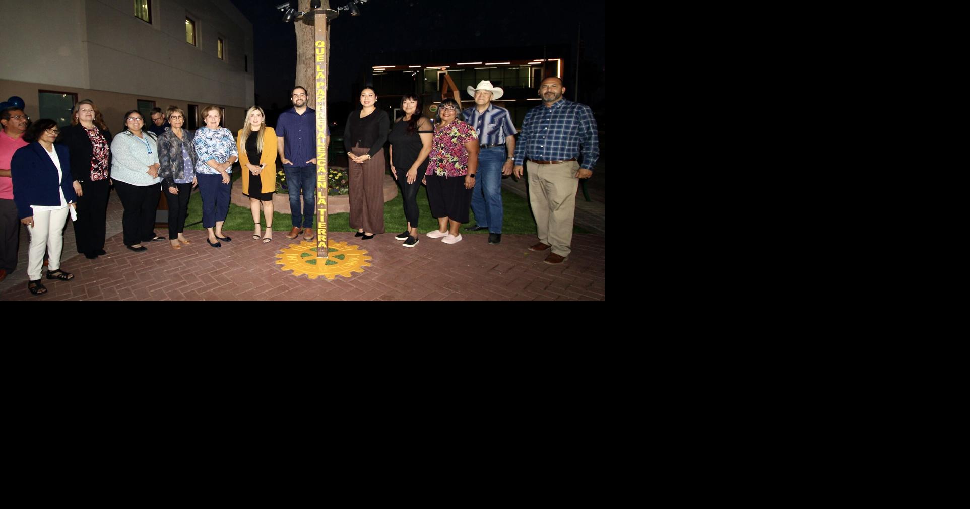 Develan Rotarios de Somerton monumento a la paz