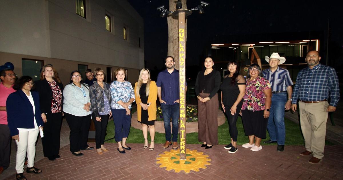 Develan Rotarios de Somerton monumento a la paz